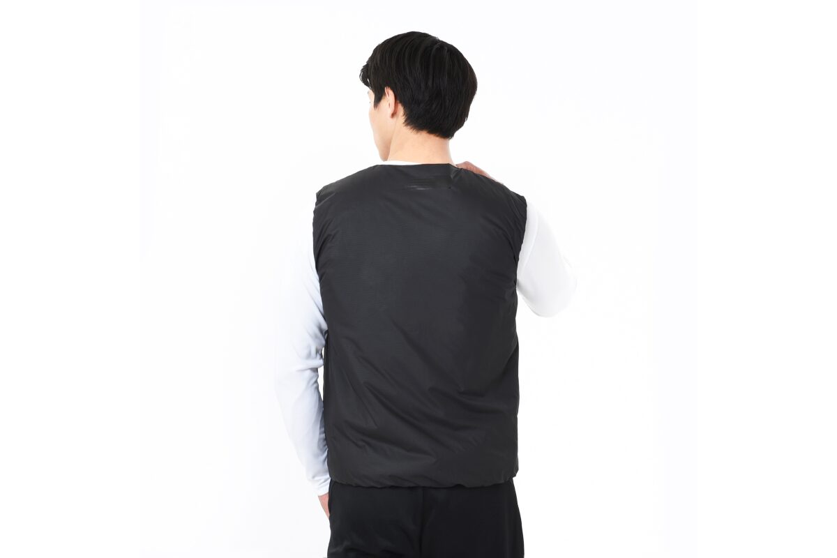 ニューバランスのフットボールアパレル「Black Out Apparel Collection